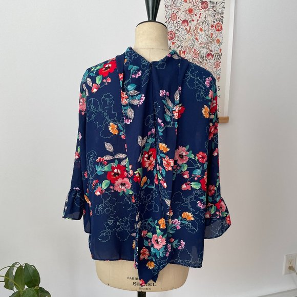 Floral Blouse With Bell Sleeves - Picture 3 of 9